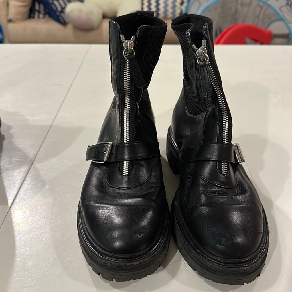 Gianvito Rossi Size 39.5 Combat Zip Up Boots